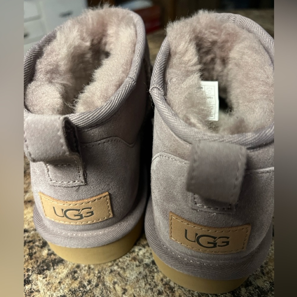 UGGS Ultra Mini - Picture 2 of 6
